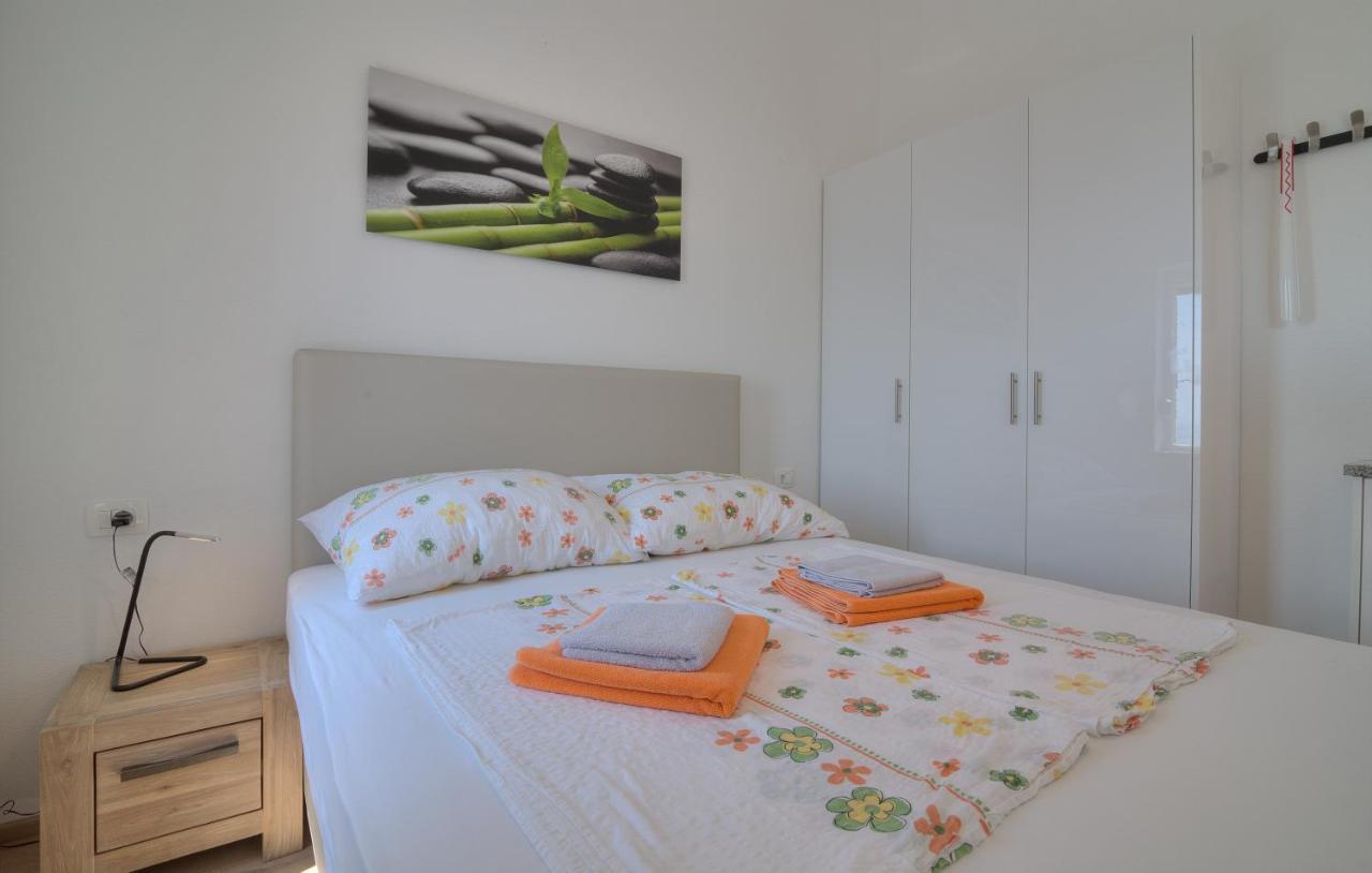 BC Eleven Appartement Senj  Buitenkant foto