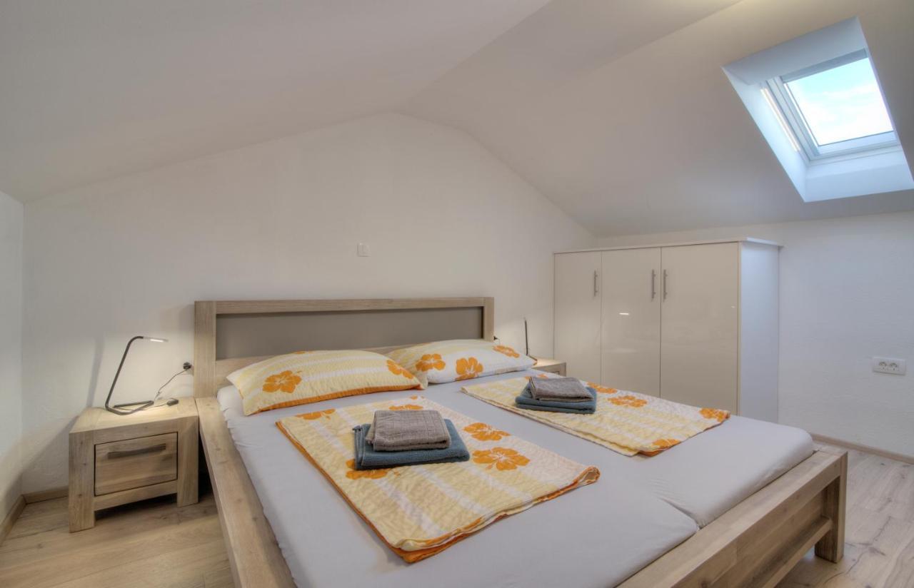 BC Eleven Appartement Senj  Buitenkant foto