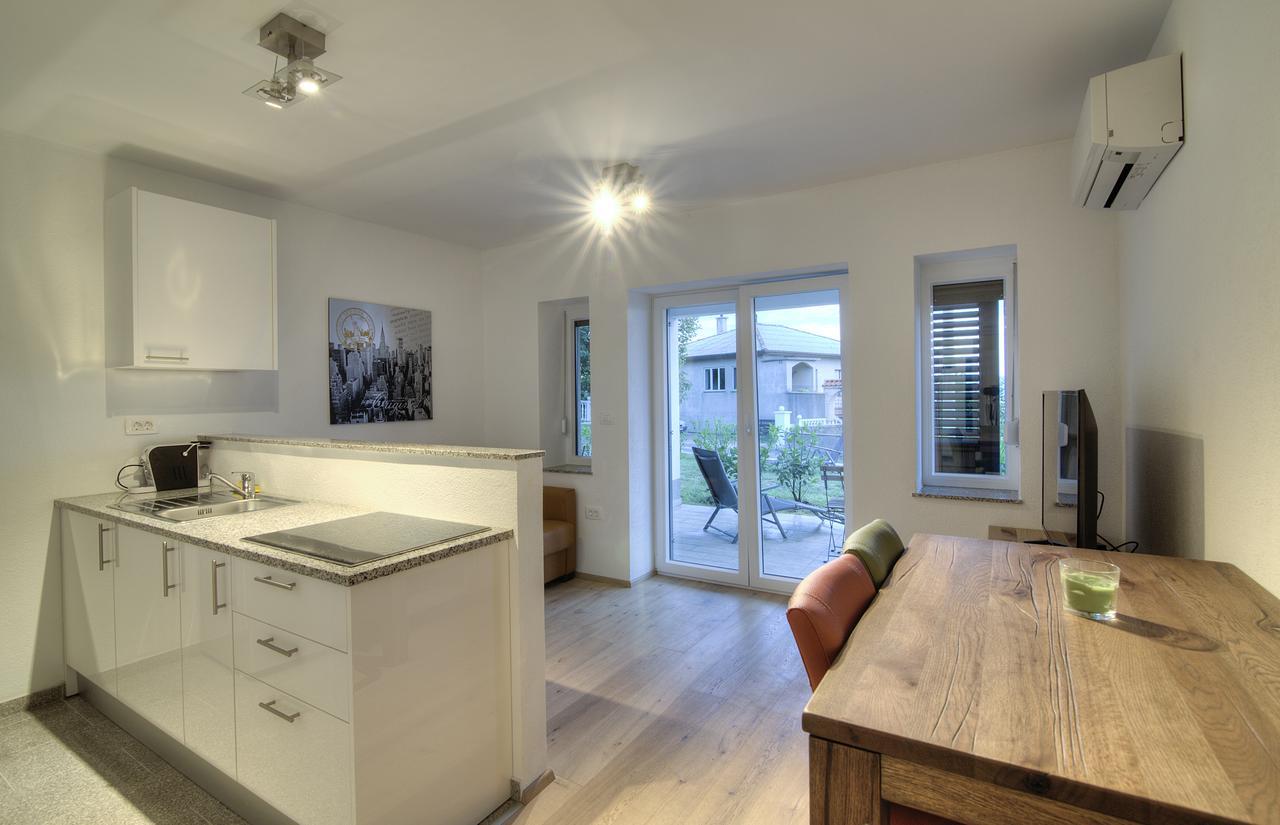 BC Eleven Appartement Senj  Buitenkant foto