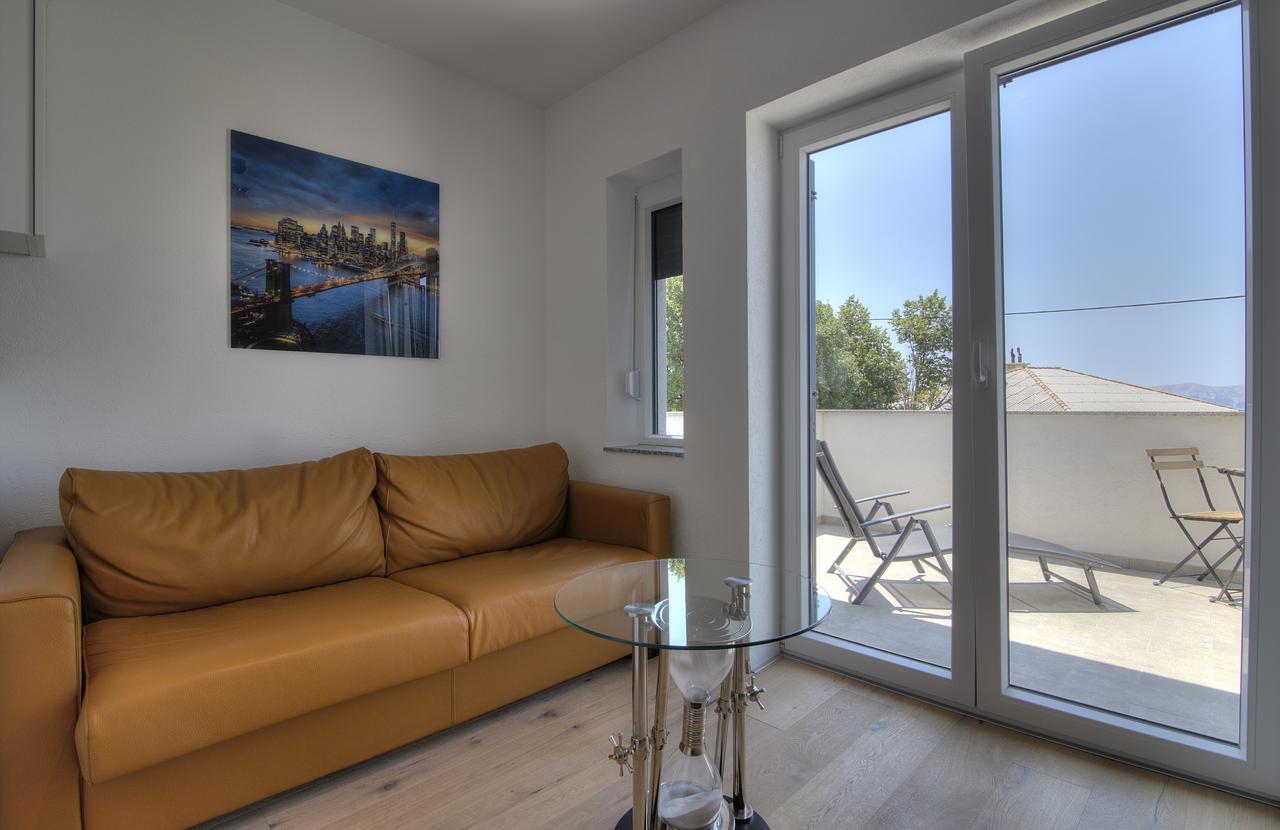 BC Eleven Appartement Senj  Buitenkant foto