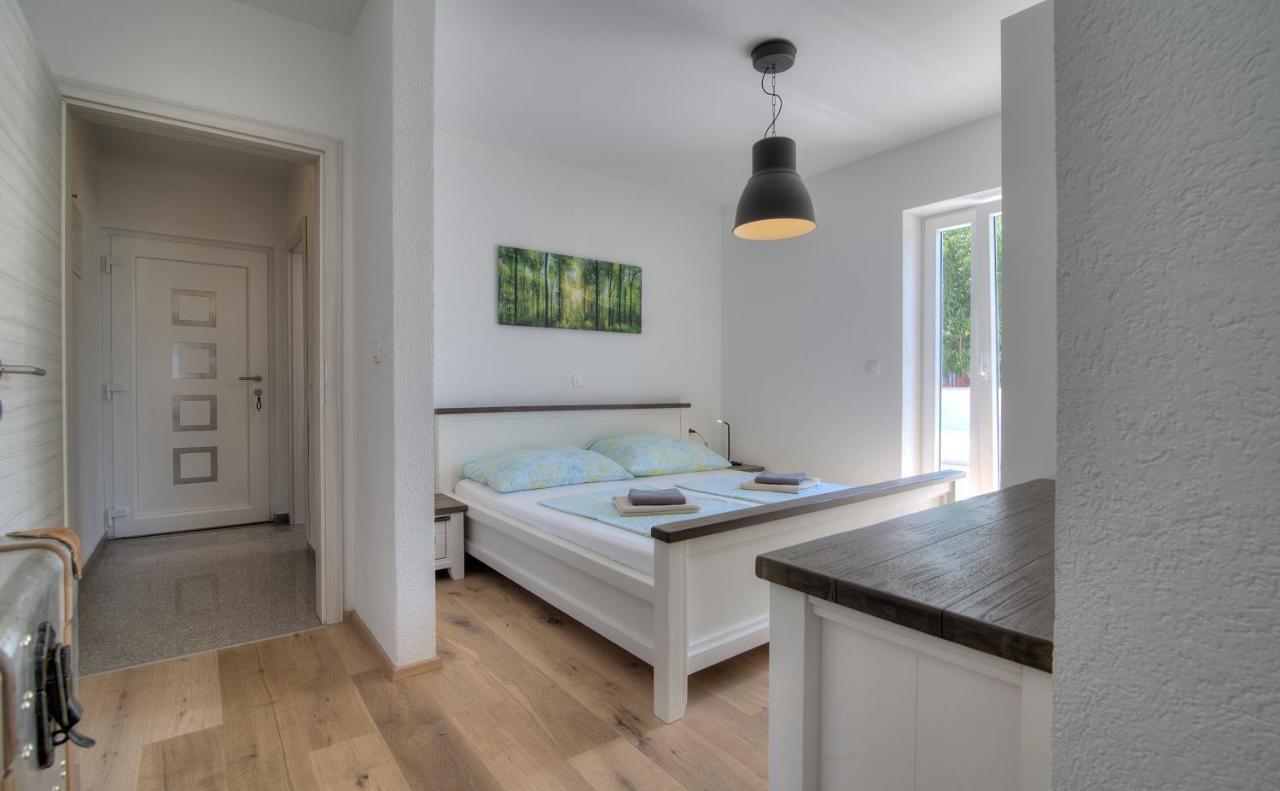 BC Eleven Appartement Senj  Buitenkant foto
